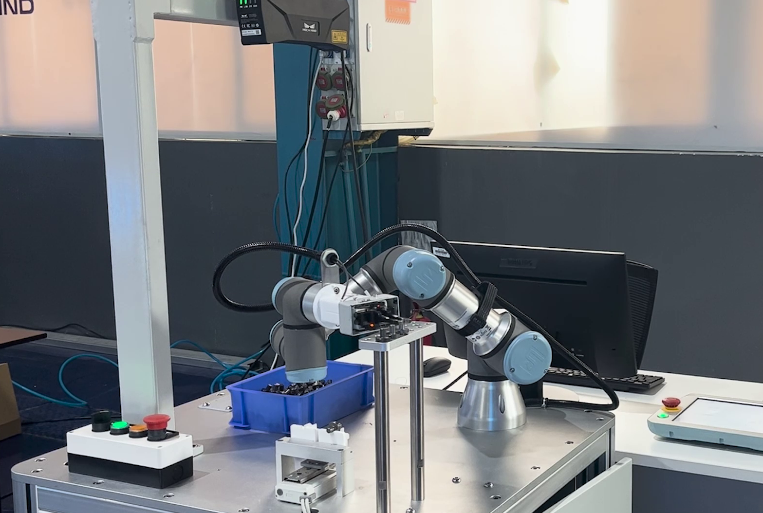 3D vision-guided machine tending of gear shafts.