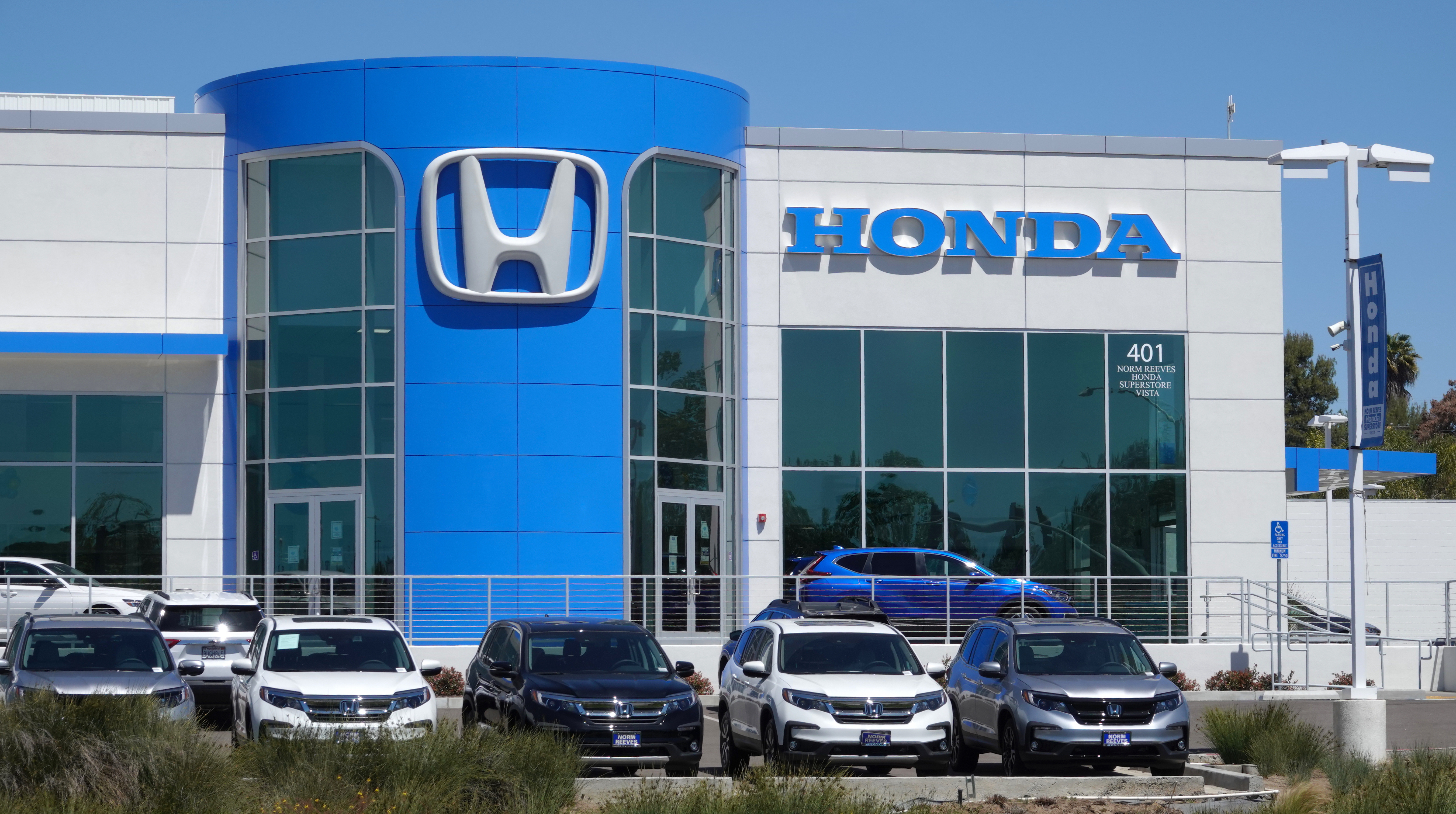 A Honda dealership in Vista, CA.