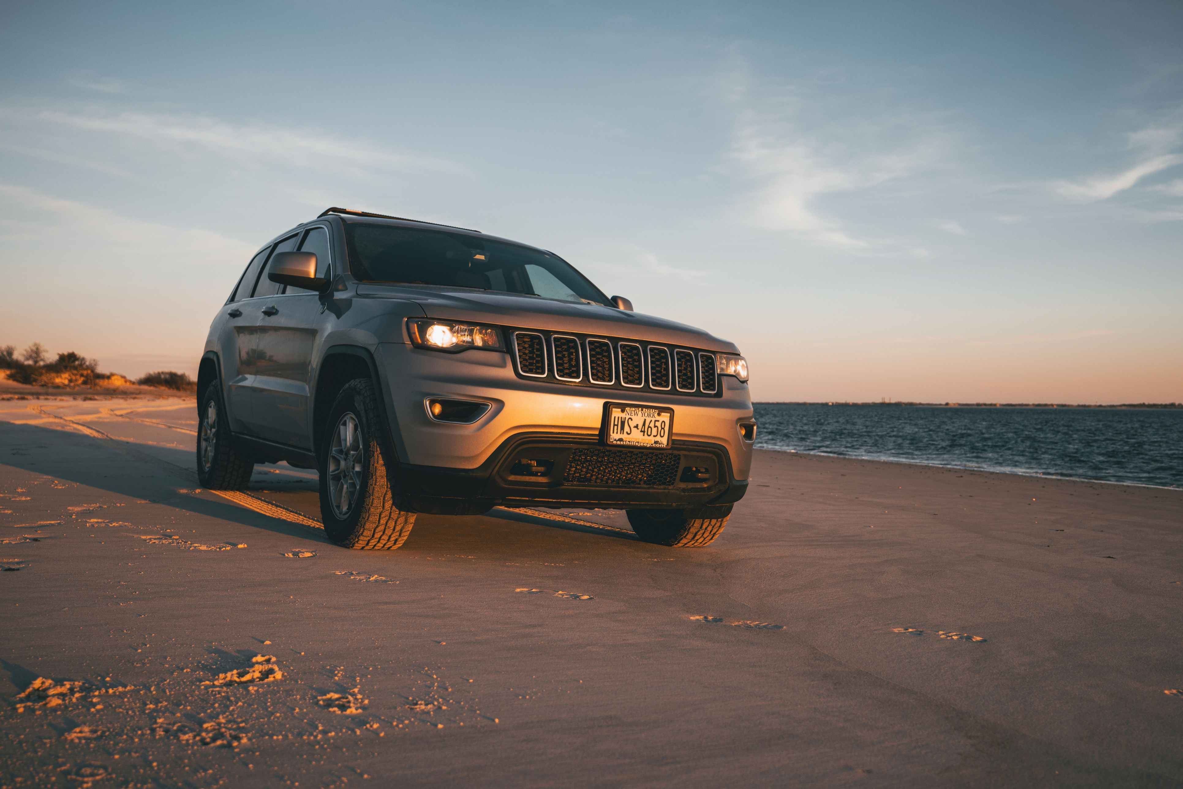 A 2018 Jeep Cherokee.