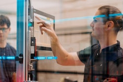 The Industrial Copilot helps thyssenkrupp engineers to create a machine visualization in WinCC Unified.