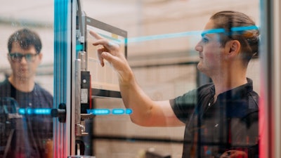 The Industrial Copilot helps thyssenkrupp engineers to create a machine visualization in WinCC Unified.