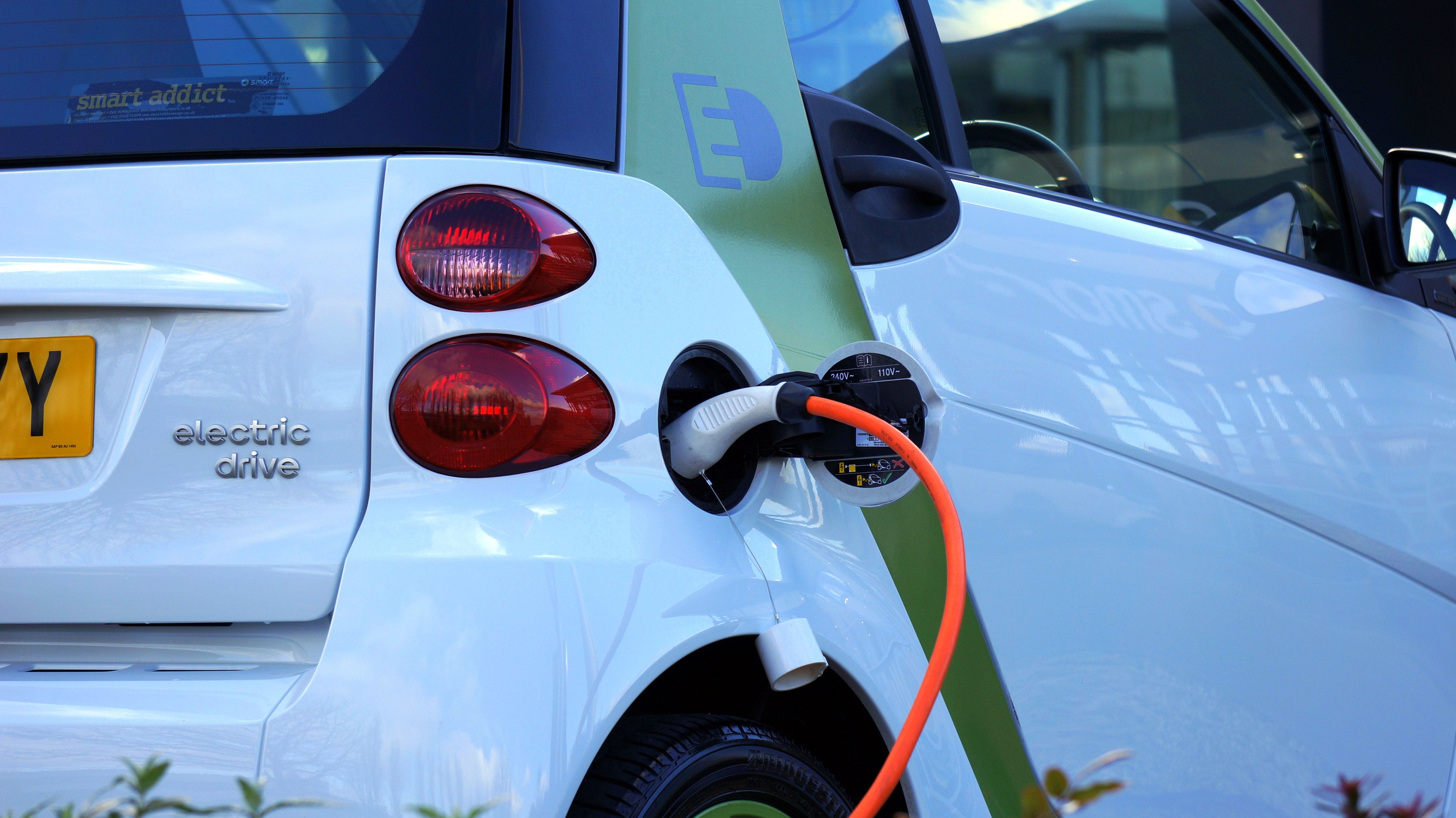 0419 Electric Carmakers Face