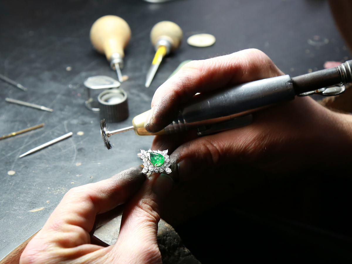 1011 Howthe Jewelry Industry