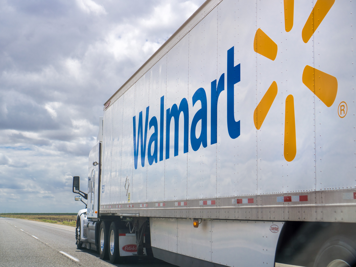 1029 Walmart Battling Amazon Extends