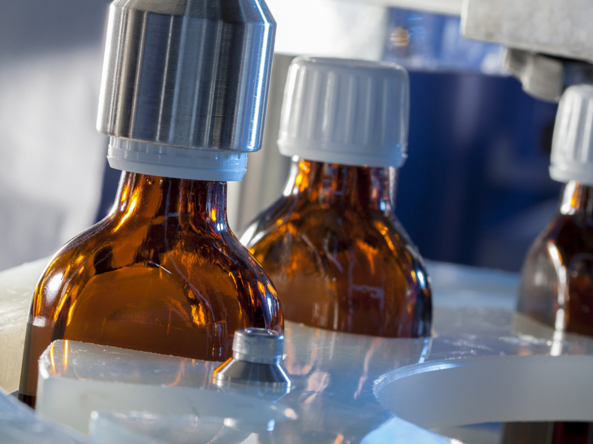 Glass vials in a pharmaceutical plant. Photo: Shutterstock.