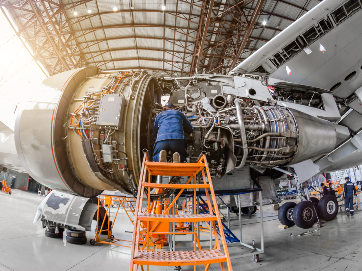 0422 Boeing Dreamliner Plant Plagued