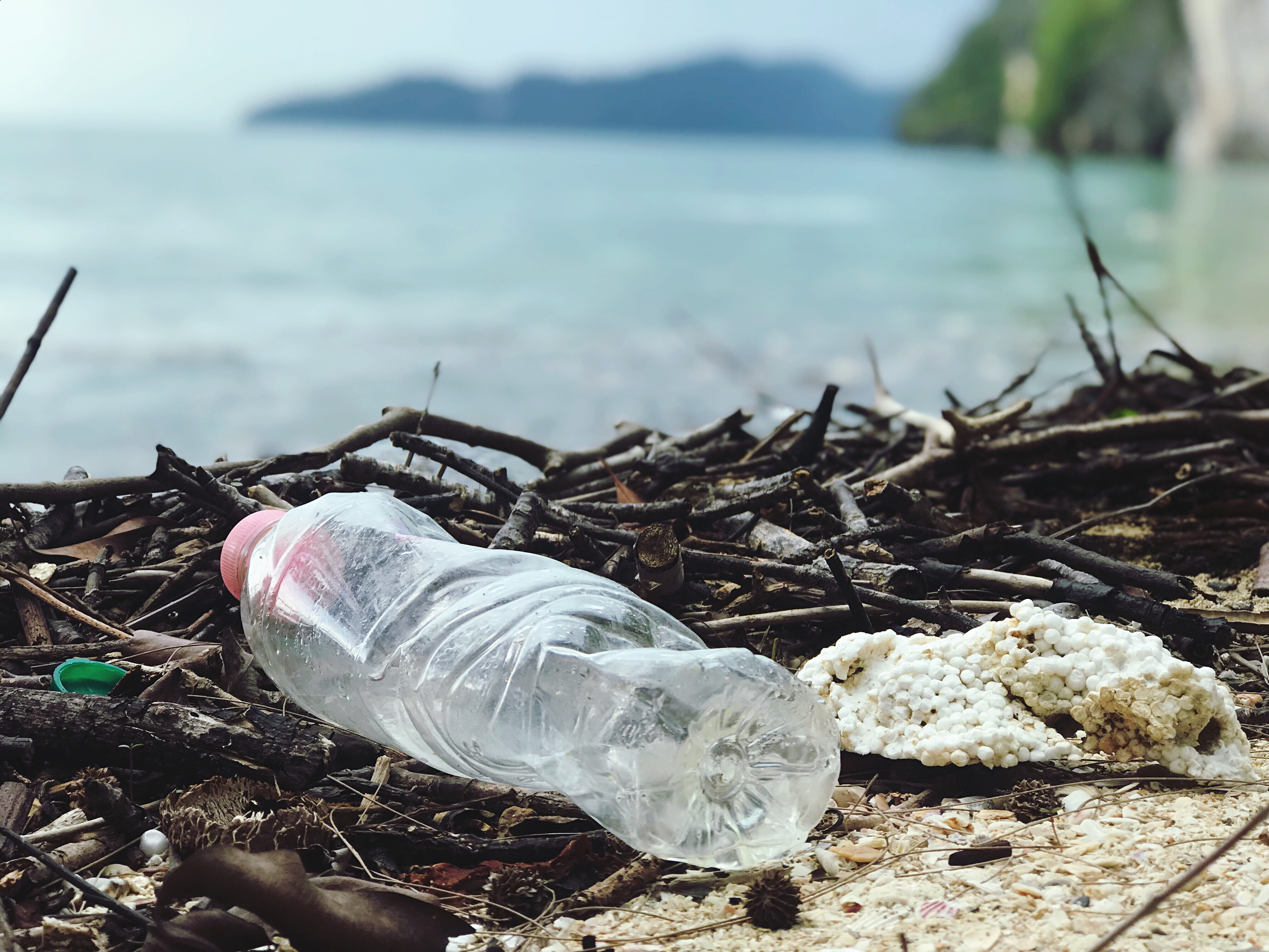 0206 Strugglingto Recycle Plastic Waste
