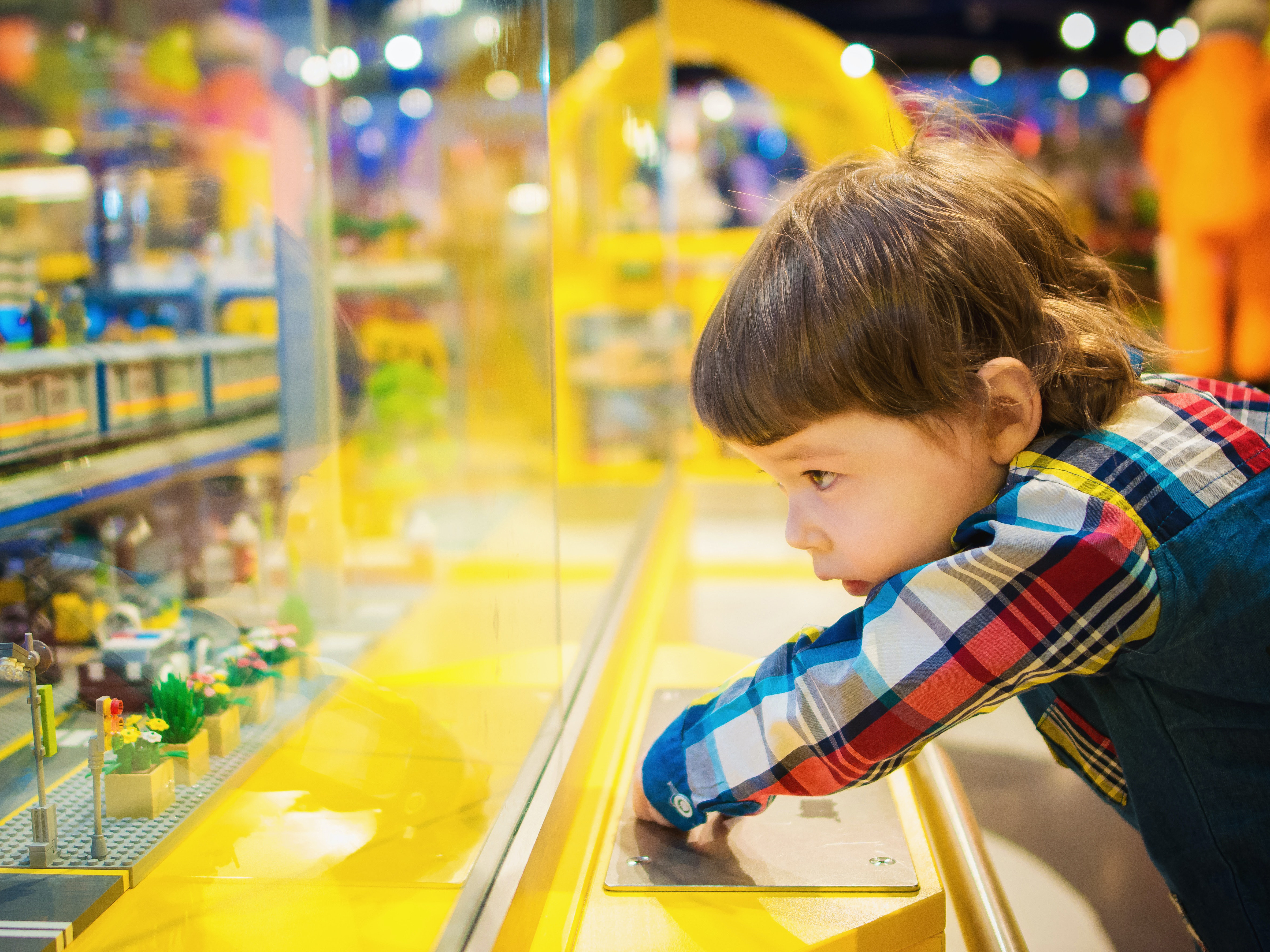 0406 American Toy Manufacturer Thrives
