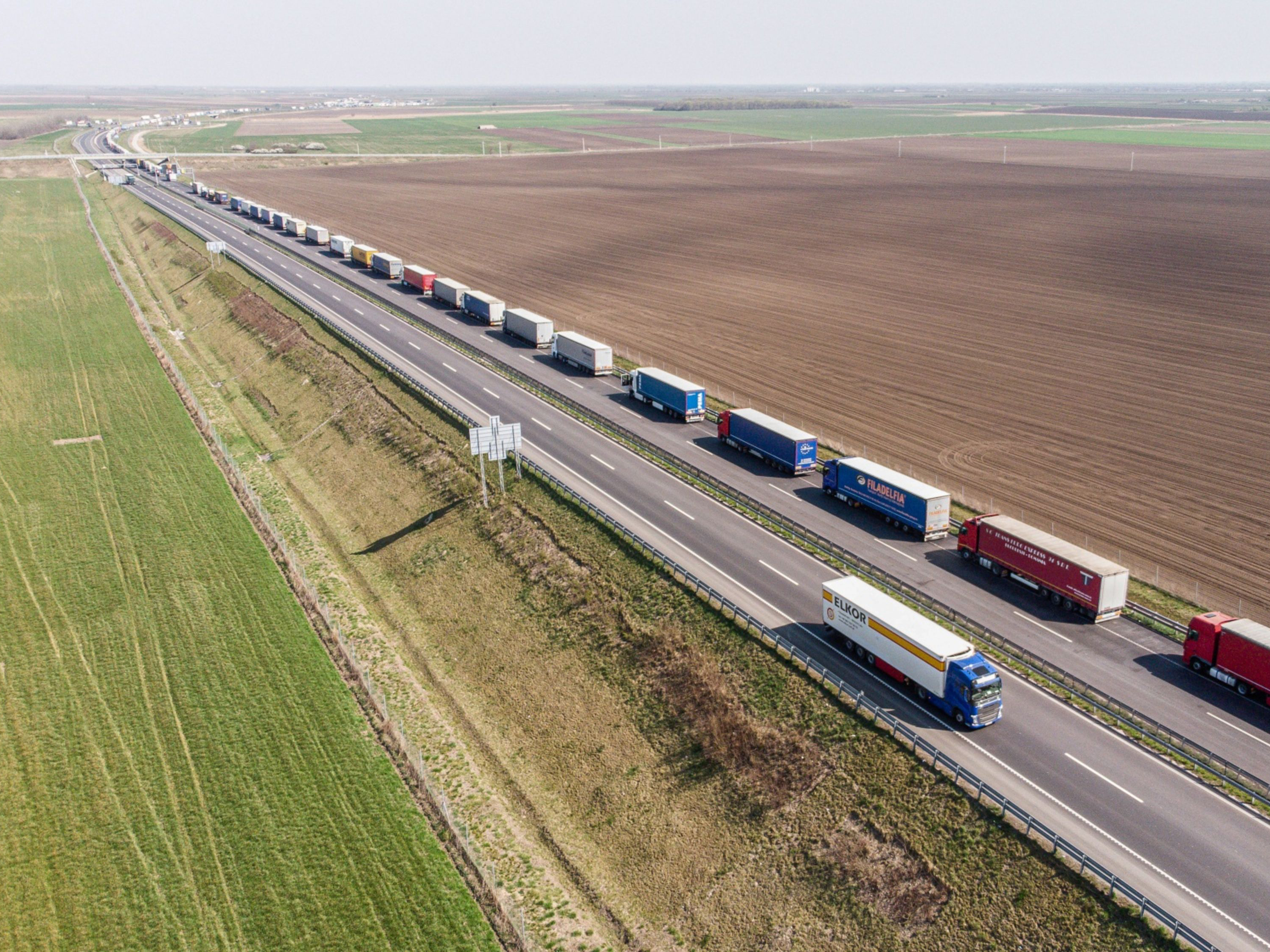 Labor shortages have stalled trucking across the U.S. Photo: Bloomberg.