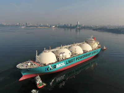 An LNG power ship undocks in Singapore. Photo: Bloomberg.