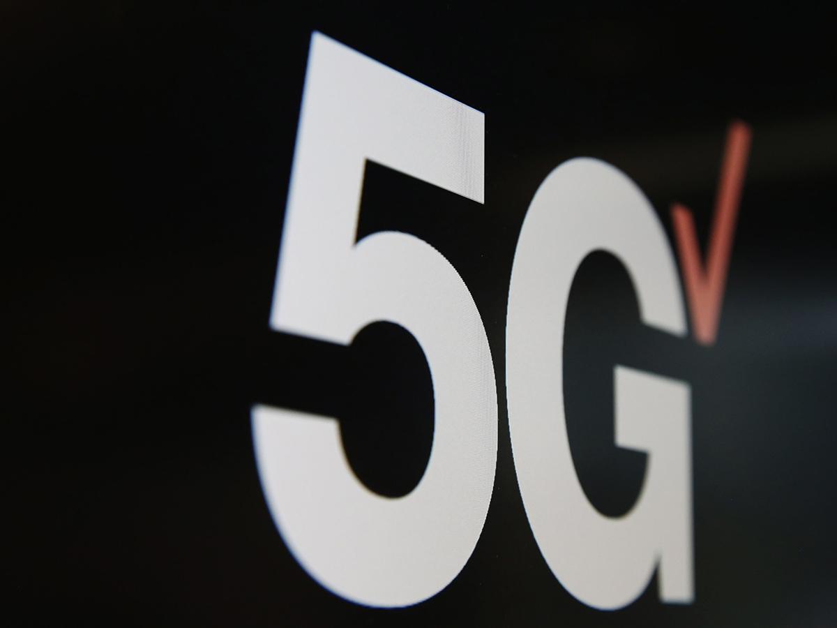 A sign reading '5G' sits at Verizon Communications Inc.'s 5G tech showroom and production studio in London, U.K. Photo: Bloomberg.