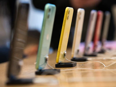 A row of iPhone smartphones on display inside an Apple store. Photo: Bloomberg.