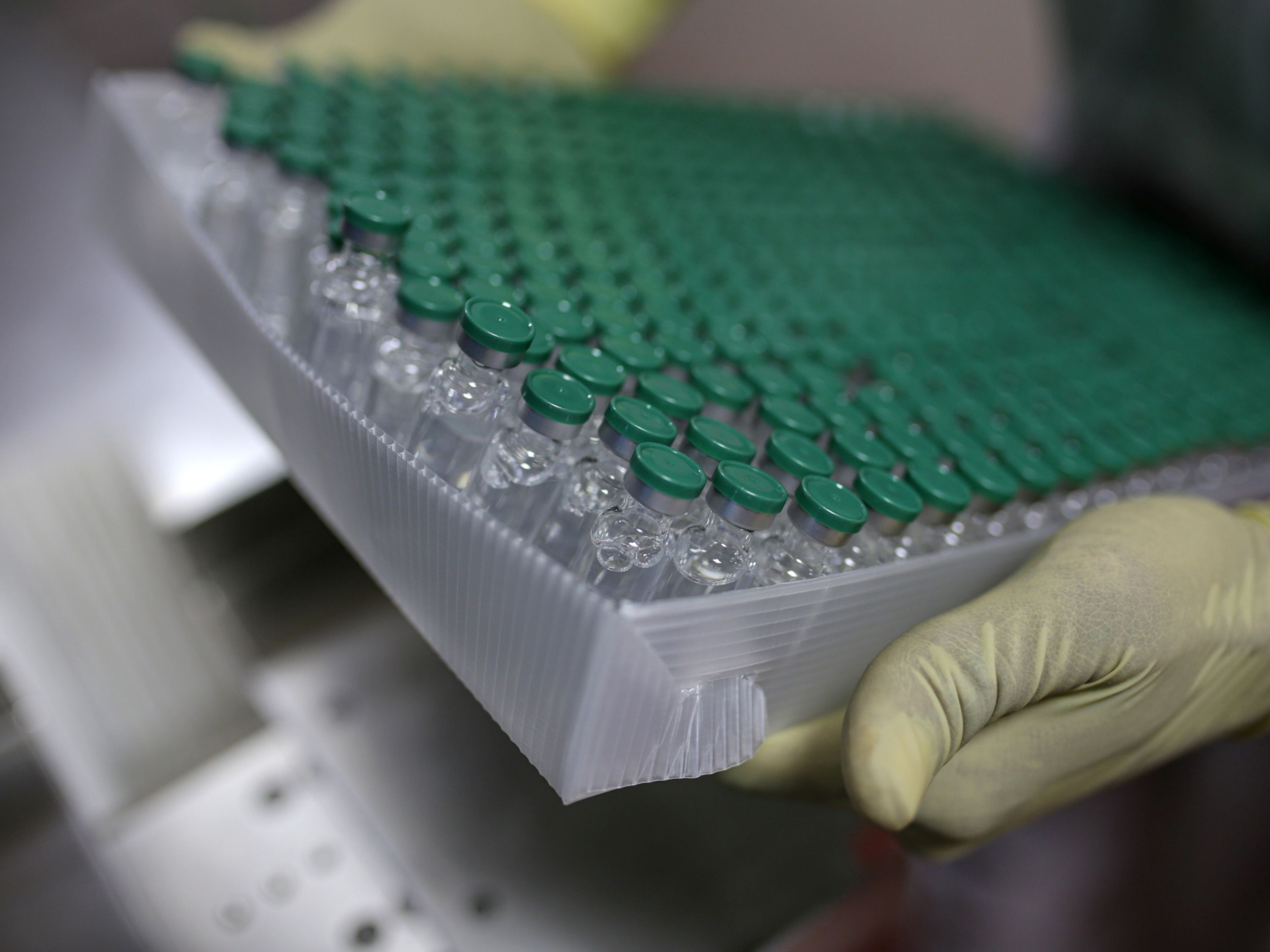 An employee handles vials of Covishield, the local name for the COVID-19 vaccine developed by AstraZeneca Plc. Photo: Bloomberg.