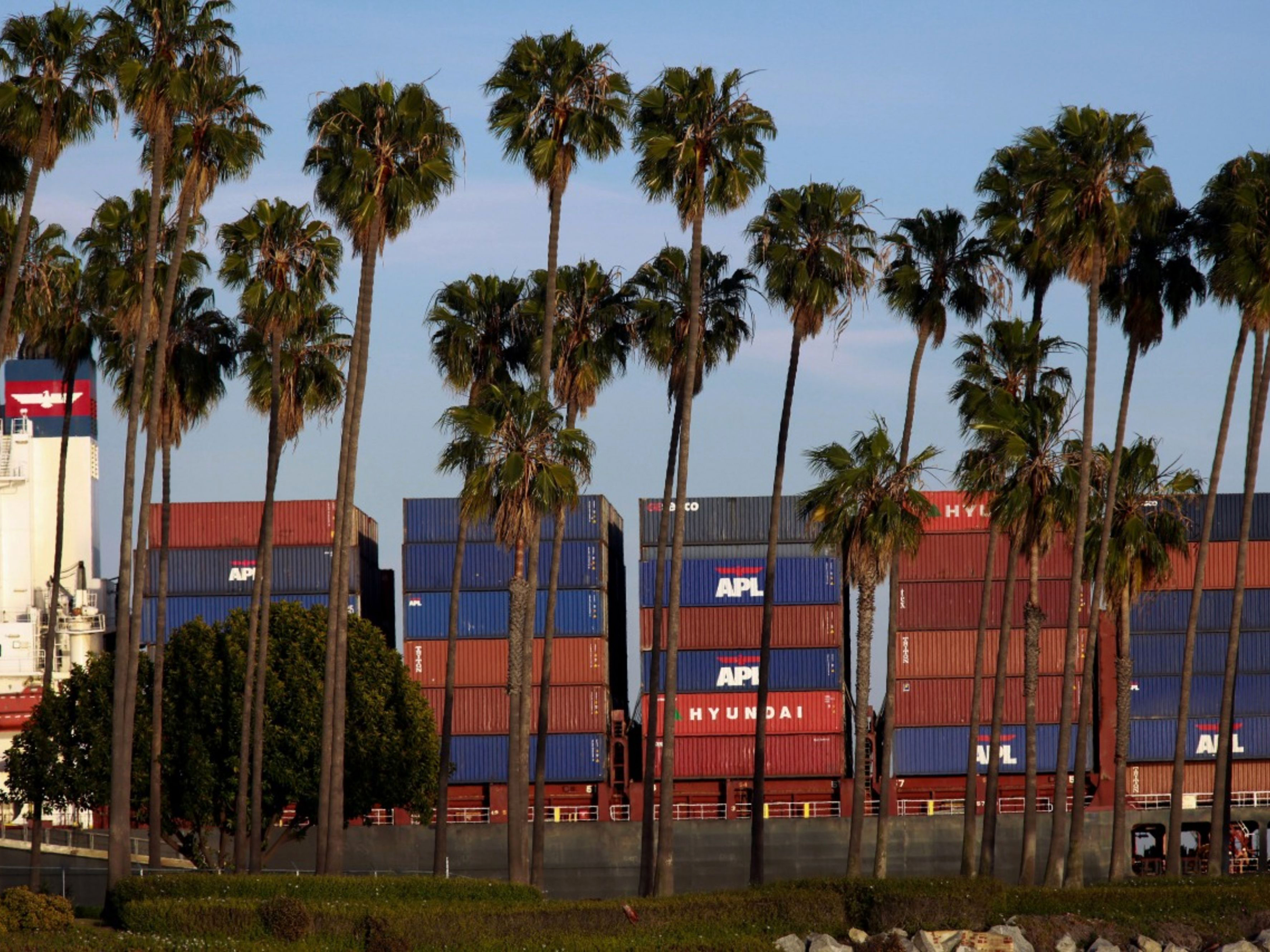 Shipping containers are stacked at the Port of Los Angeles. Photo: Bloomberg.