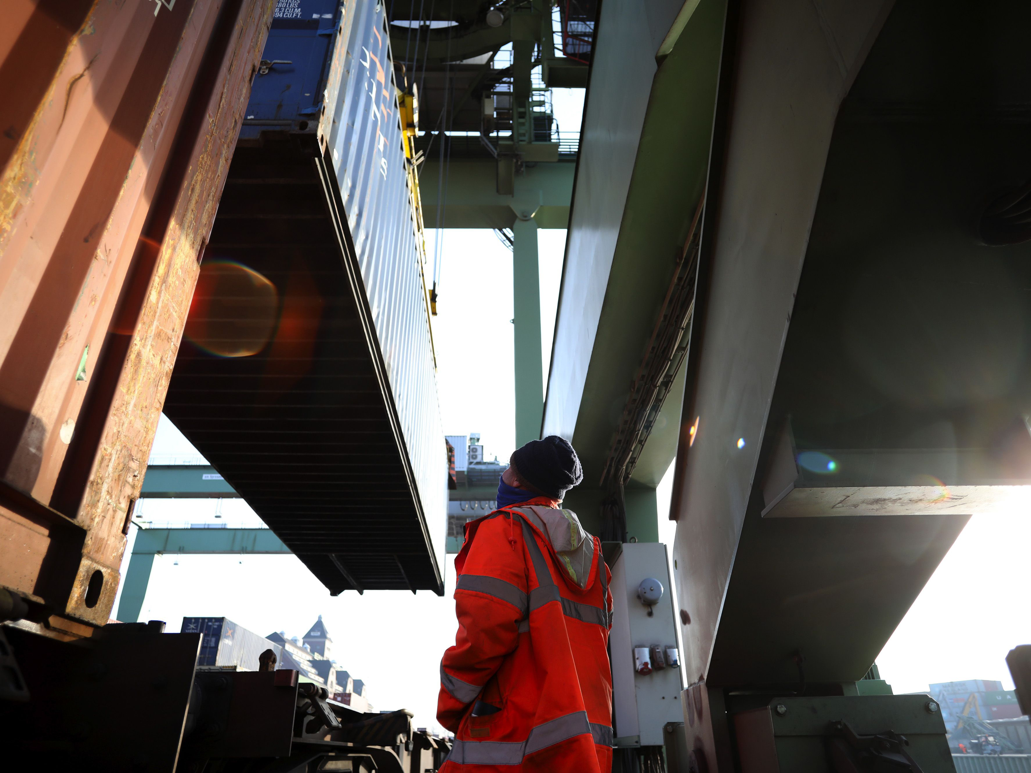 A dockworker monitors a shipping container being loaded onto a freight train at Behala inland port in Berlin, Germany. Photo: Bloomberg.