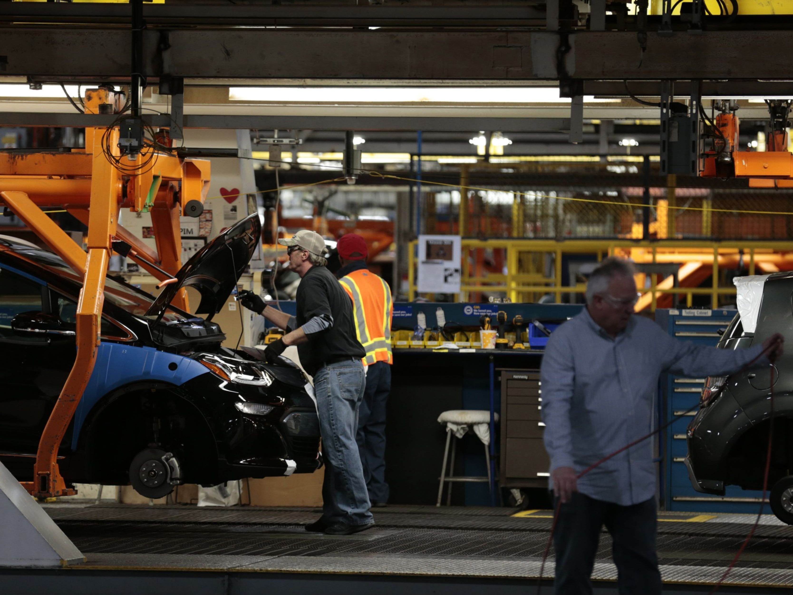 Workers assemble a Chevrolet Sonic vehicle and Chevrolet Bolt vehicle at the General Motors Co. Orion Assembly plant in Orion Township, Michigan. Photo: Bloomberg.