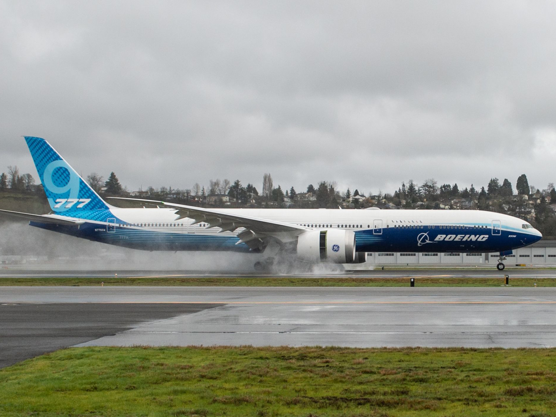 A Boeing Co. 777X airplane lands at the Boeing Field in Seattle. Photo: Bloomberg.