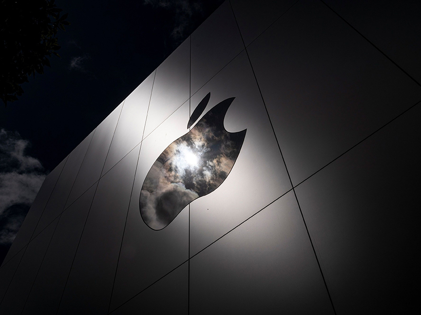 The Apple Inc. logo on a store in San Francisco, California. Photo: Bloomberg.