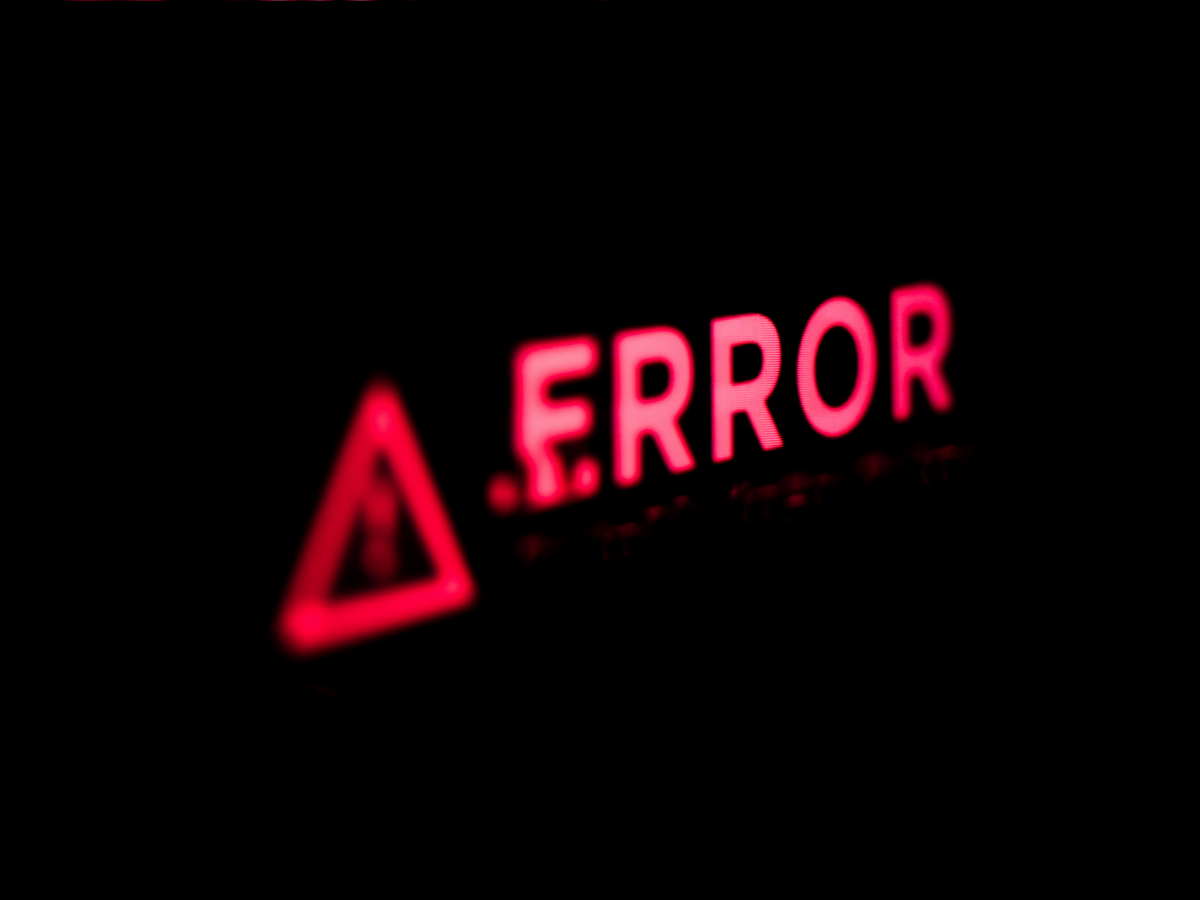 An error message displays on a computer screen. Photo: Getty Images.