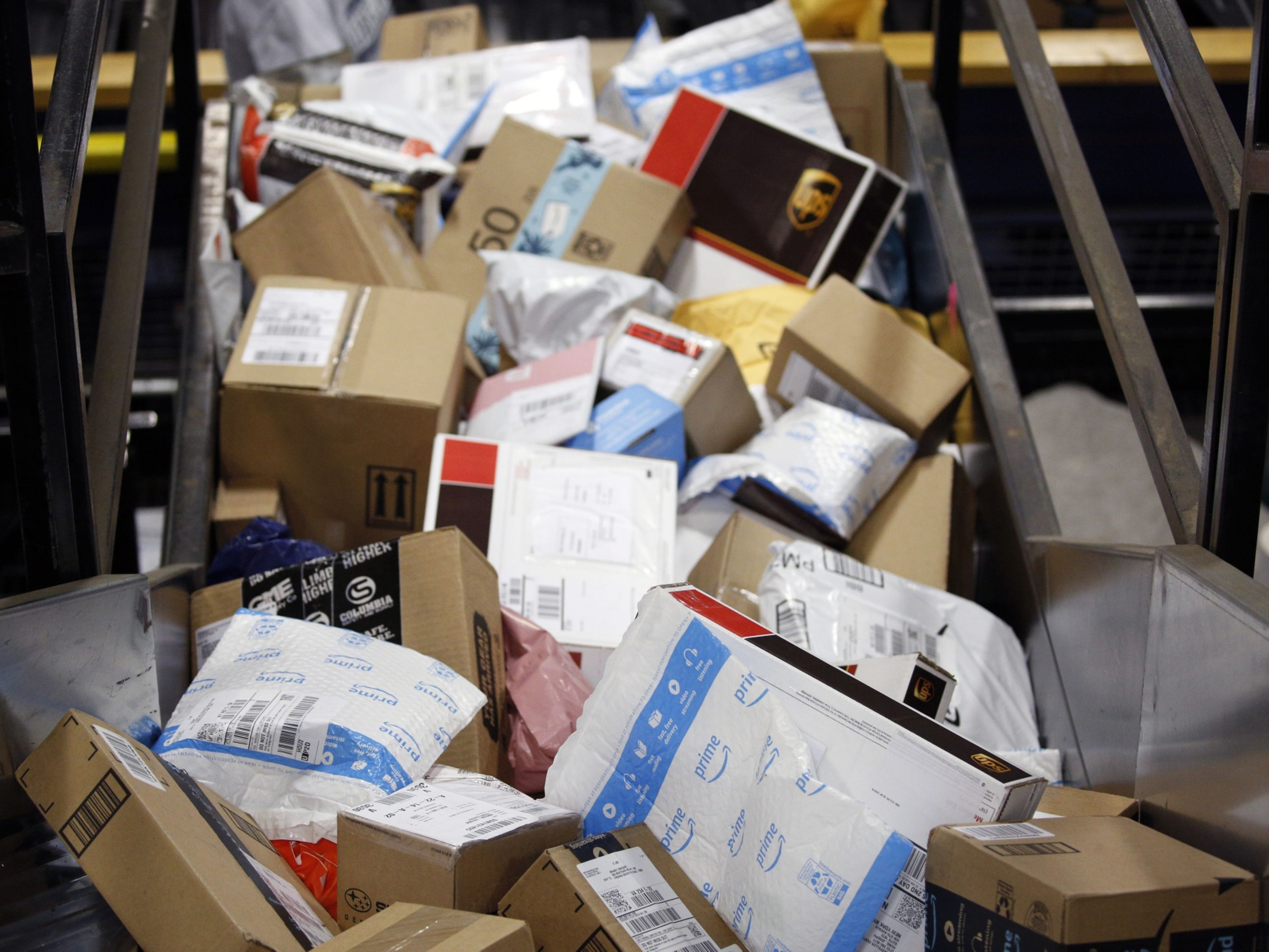 Packages move down a chute at a United Parcel Service Inc. (UPS) Worldport facility in Louisville, Kentucky. Photo: Bloomberg.