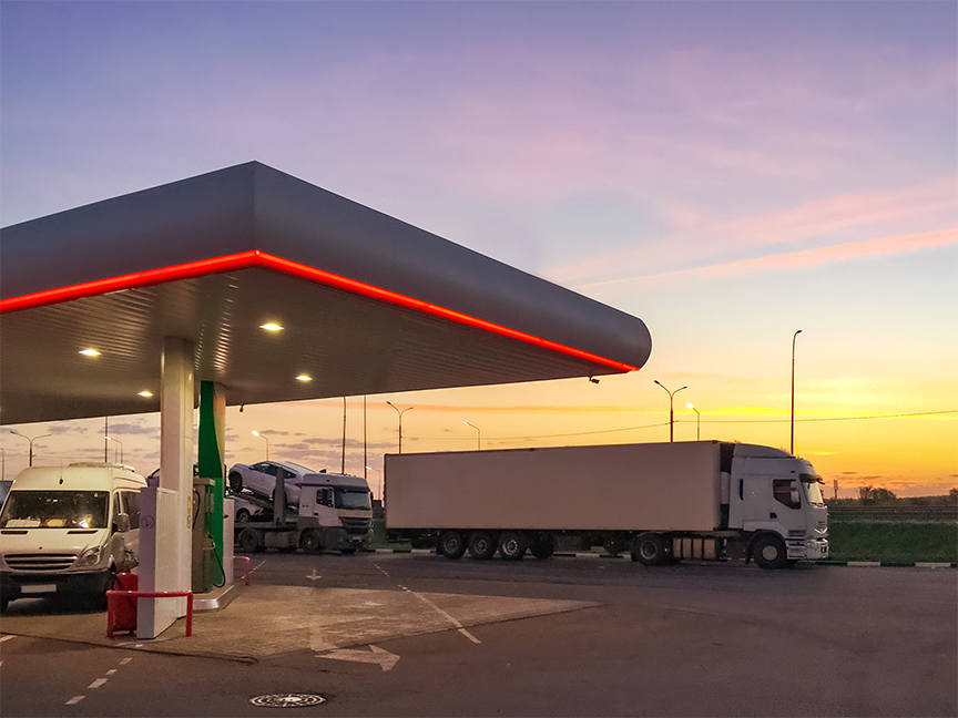 Trucks refuel at a gas station. Photo: Getty Images.