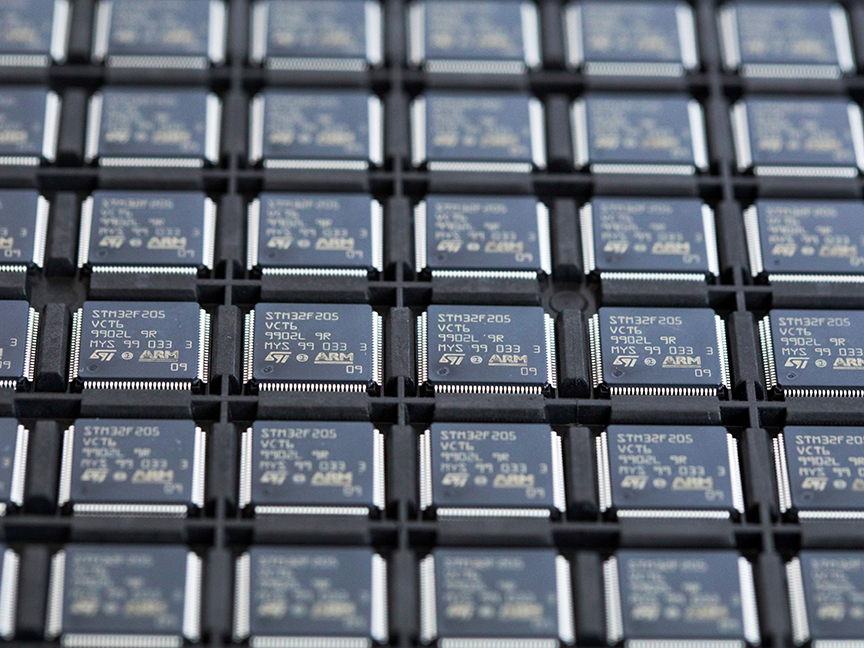 STMicroelectronics STM32F205 integrated circuit microchips (IC's) in a storage tray. Photo: Bloomberg.
