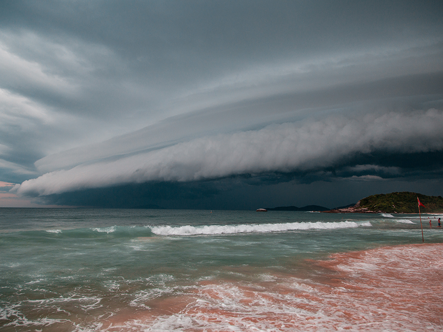 A storm looms on the horizon. Photo: Arthur Brognoli/ Pexels.