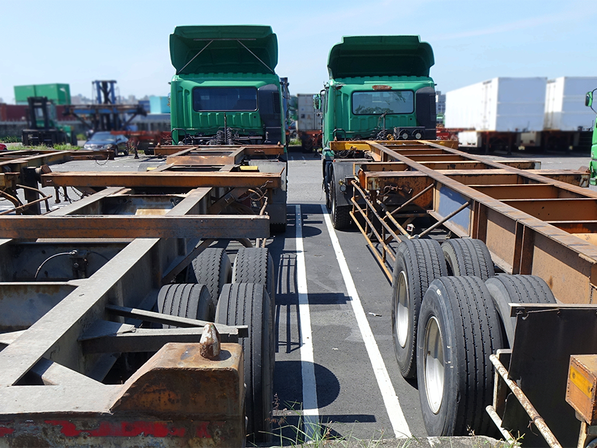 Truck chassis sit at a shipping terminal. Photo: Getty Images.