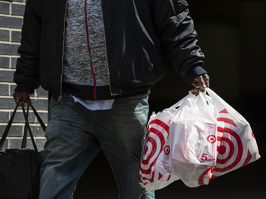 A shopper carries Target Corp. shopping bags. Photo: Bloomberg.