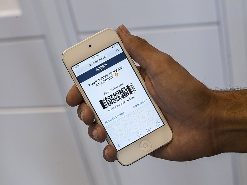 An Amazon.com Inc. webpage displays a customer's order status. Photo: Bloomberg.