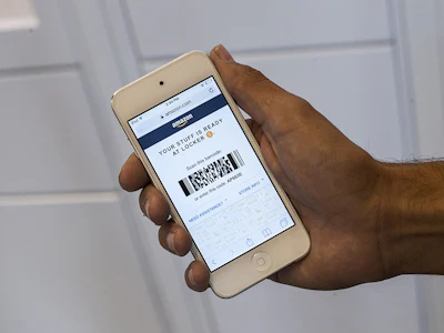An Amazon.com Inc. webpage displays a customer's order status. Photo: Bloomberg.