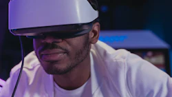 A man demonstrates a virtual reality headset. Photo: Tima Miroshnichenko/ Pexels.