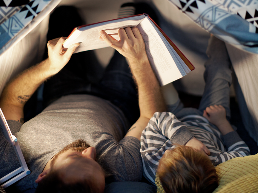 A father reads to his son. Photo: Getty Images.