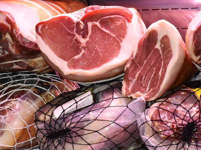 Ham and smoked meat sit in a cooler. Photo: Pixabay.