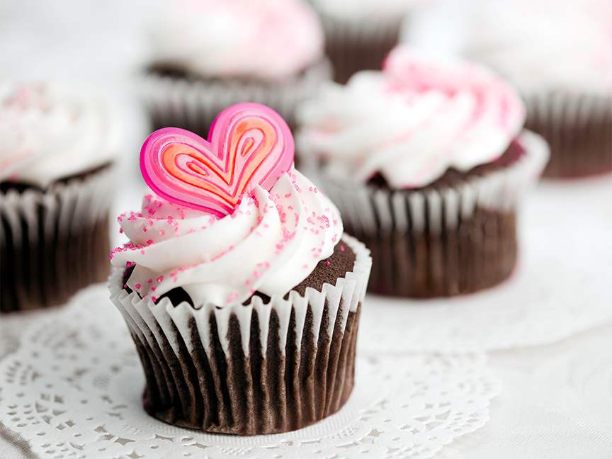 Cupcakes are decorated for Valentine's Day. Photo: Getty.