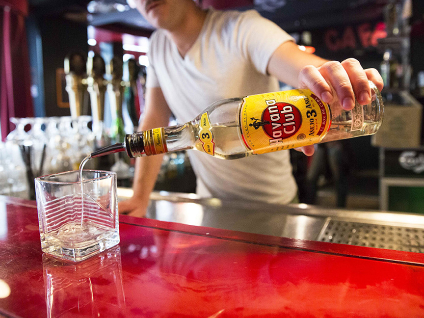 A bartender pours a glass of Havana Club rum, produced by Pernod Ricard SA, in Paris, France. Photo: Bloomberg.