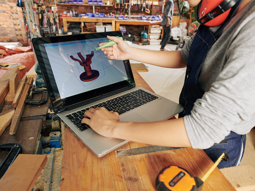 An engineer designs a 3D model on a laptop. Photo: Dragon Images/ Canva.