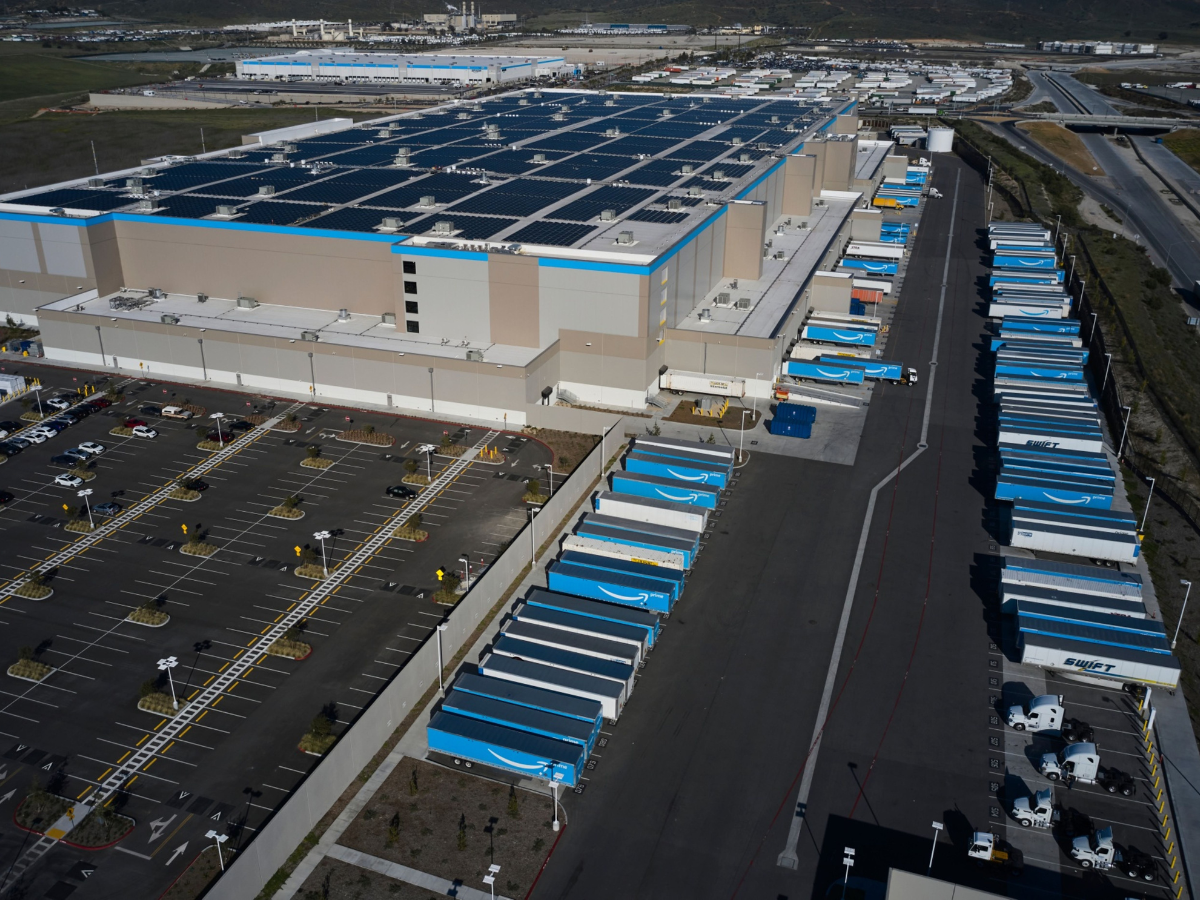 Trailers at the Amazon SAN3 fulfillment center in the Otay Mesa neighborhood of San Diego, California. Photo: Bloomberg.