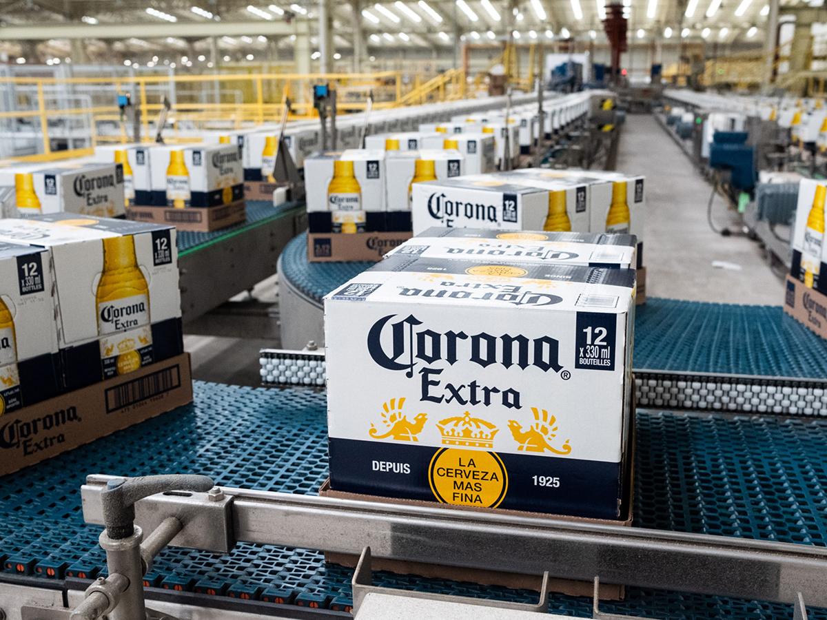 Boxes of Grupo Modelo SAB Corona brand beer move along a conveyor belt at the Cerveceria Yucateca Anheuser-Busch InBev SA facility in Merida, Mexico. Photo: Bloomberg.