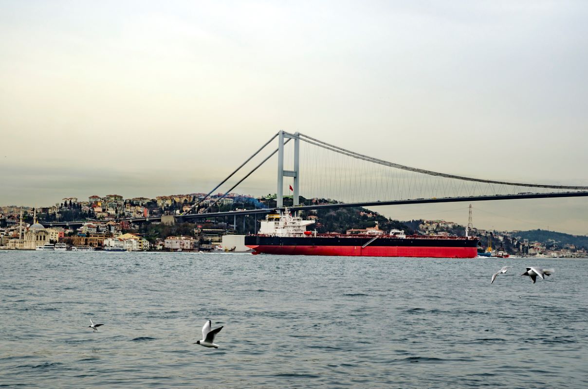 An oil tanker in the Bosphorus. Photo: iStock.com/yunlutas