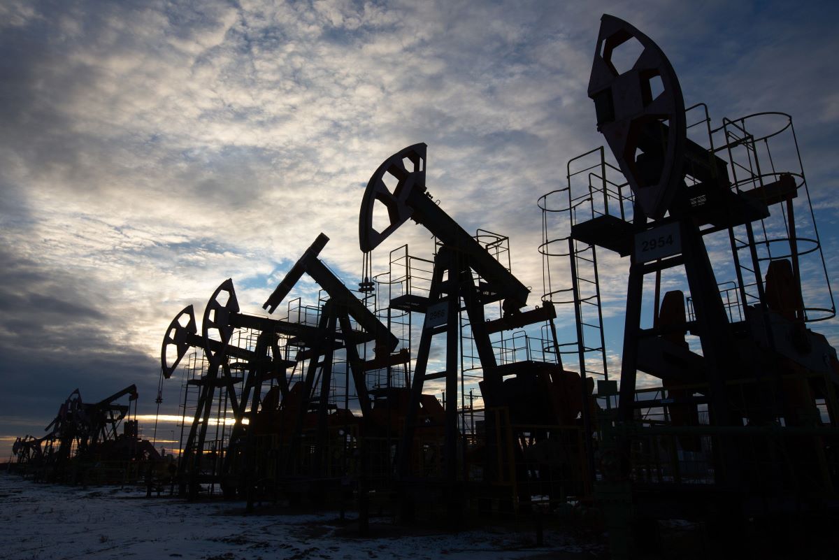 Russia Oil Derricks Bloomberg