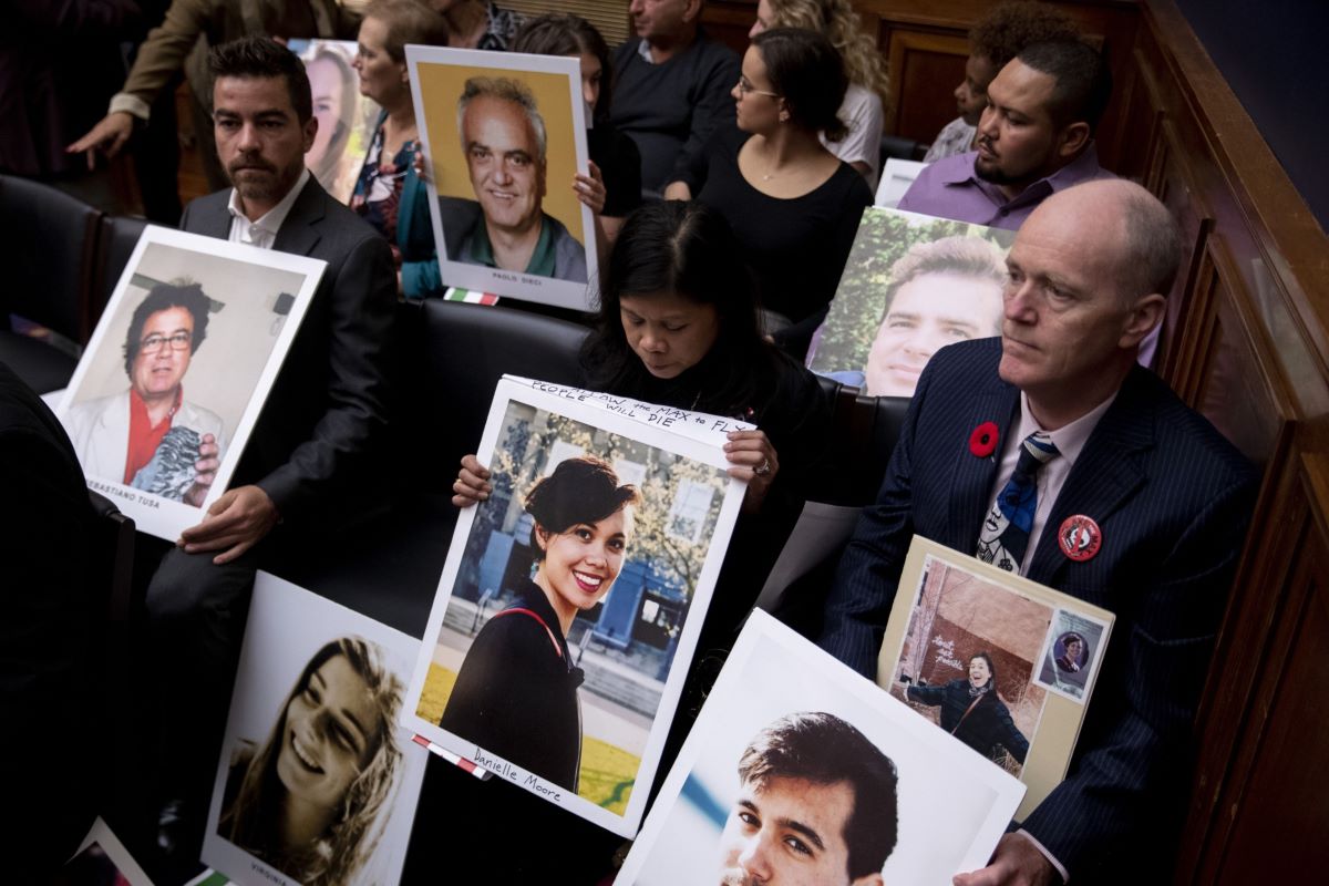 Relatives of 737 Max crash victims hold up photos of the dead at an Oct. 2019 hearing of the Senate Commerce Committee. Photo: Bloomberg