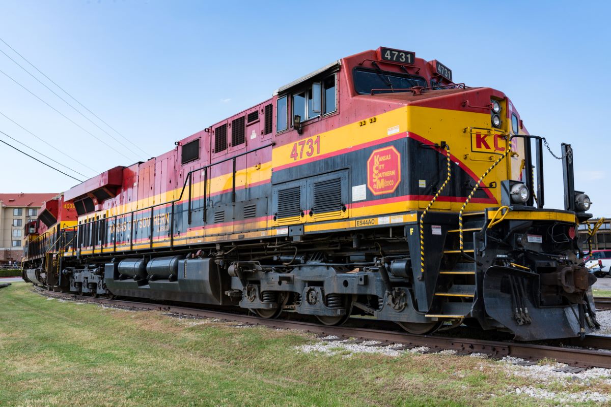 A Kansas City Southern de Mexico Locomotive. Photo: iStock.com/pabradyphoto