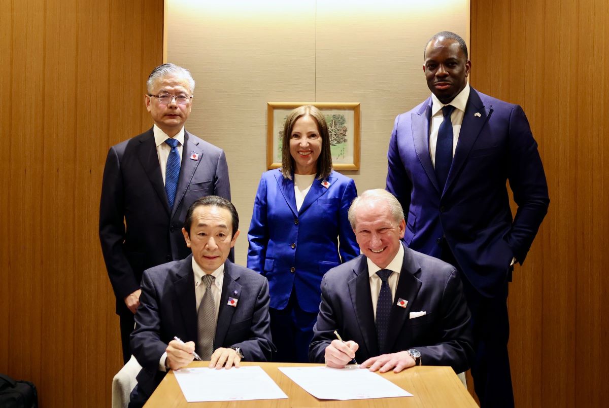 Seated at left, Port of Yokohama Director General Hiroya Nakano signs Memorandum of Understanding along with Port of Los Angeles Executive Director Gene Seroka. Standing, from left, are Shinya Hitomi, President and CEO, Yokohama-Kawasaki International Port Corporation; California Lt. Governor Eleni Kounalakis and California Secretary of Transportation Toks Omishakin. Photo: Port of Los Angeles.