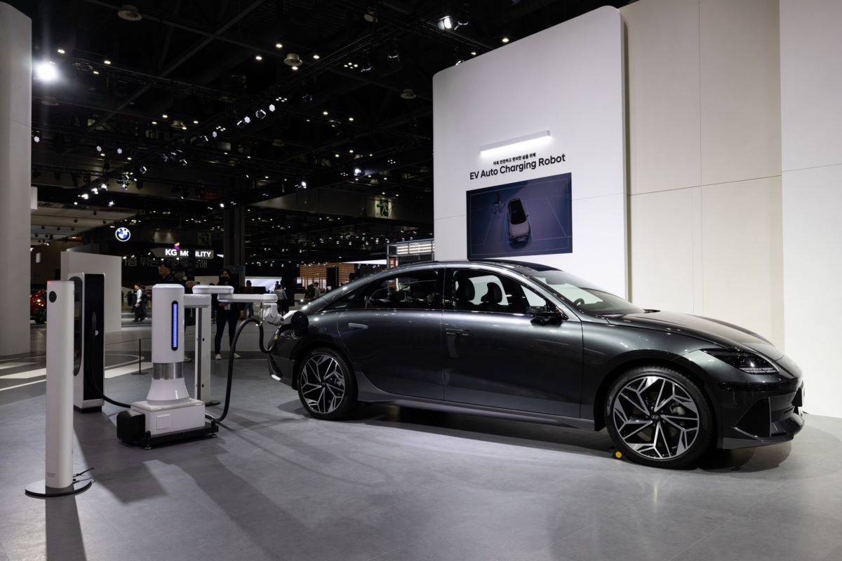 An EV auto charging robot charges a Hyundai Ioniq 6 EV during the Seoul Mobility Show in Goyang, South Korea, in March. Photo: Bloomberg
