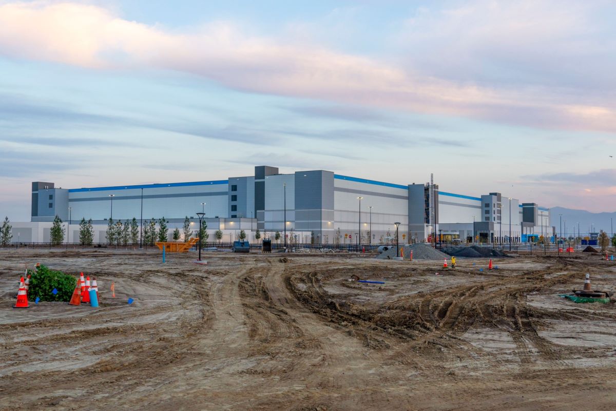 An Amazon fulfillment center under construction in Ontario, on March 17. Photographer: Kyle Grillot/Bloomberg