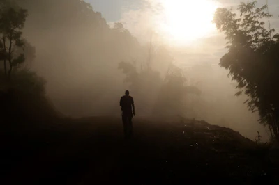 Traveler trekking at sunrise near Inle Lake, Myanmar (Burma). Photo: iStock.com/Joel Carillet