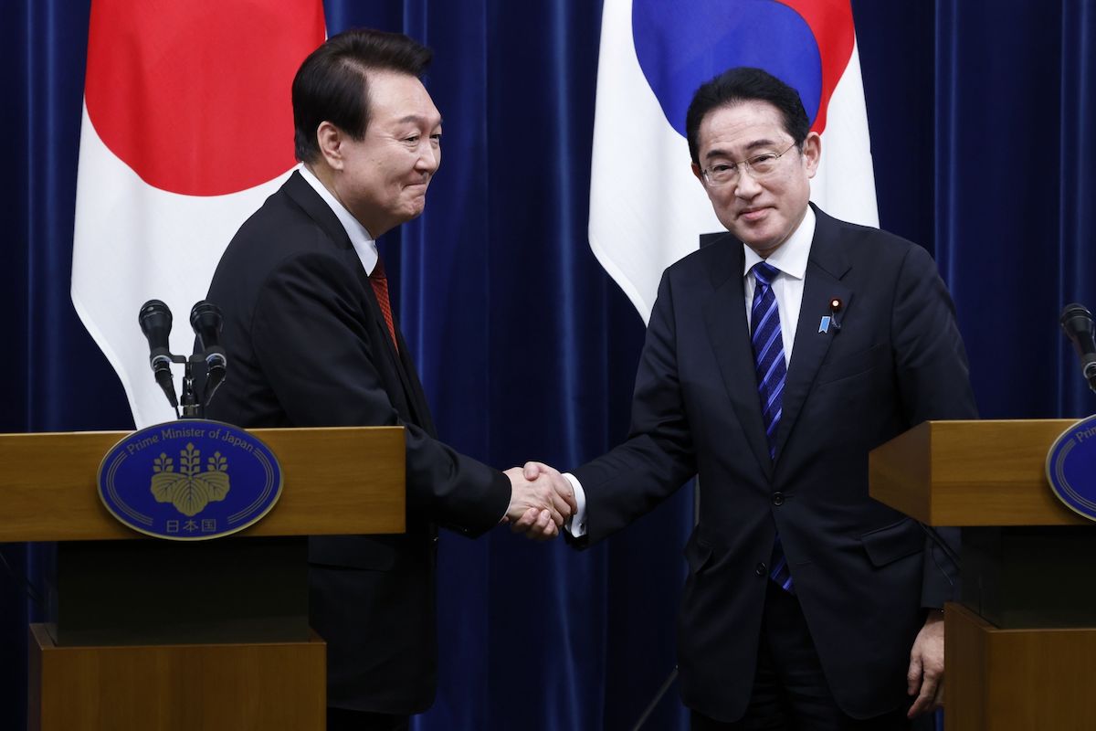 Yoon Suk Yeol (left) and Fumio Kishida (right). Tokyo, Japan. March 16, 2023. Photo: Kiyoshi Ota/Bloomberg