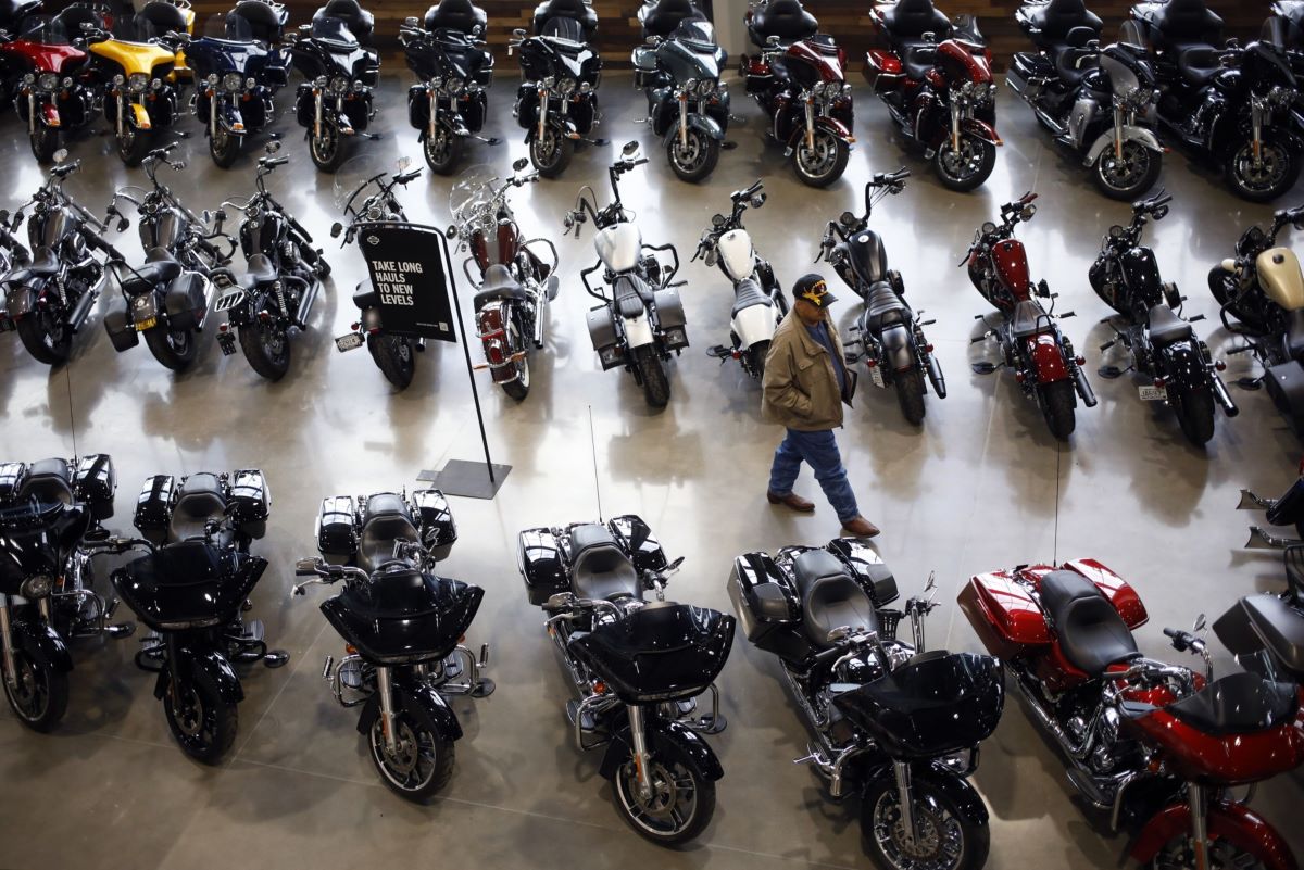 Harley-Davidson, which sells motorcyles through dealerships like this one in Kentucky, saw revenue plummet last quarter. The company blamed high interest rates and inflation for weakening demand. Photo: Bloomberg