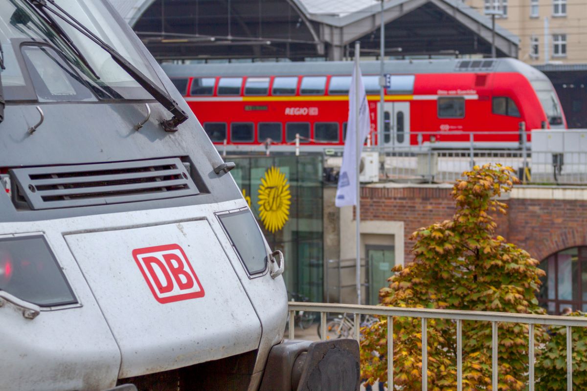 An intercity and a regional train of Deutsche Bahn wait at Halle (Saale) Central Station, Germany, in October 2015. Photo: iStock.com/kmn-network